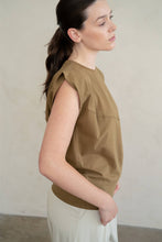 SLEEVELESS SEAM DETAIL TEE