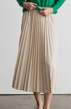 Elastic Waist Pleated Midi Skirt