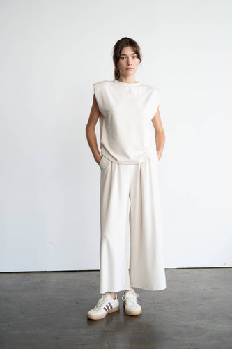 BOLD-SHOULDER DETAILING SLEEVELESS LOUNGE TOP