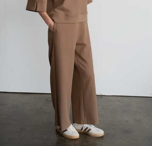 Wide-Leg Relaxed Trouser