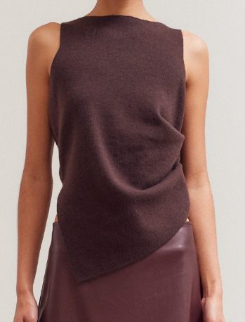 UNBALANCED SIDE SHIRRING SLEEVELESS KNIT TOP