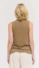 Cut and Sew Sleeveless Neck Top