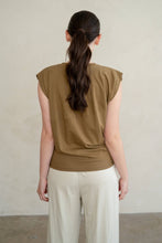 SLEEVELESS SEAM DETAIL TEE