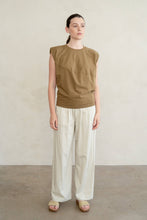 SLEEVELESS SEAM DETAIL TEE