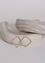 Sutton Medium Hoop