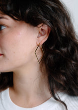 Sutton Medium Hoop