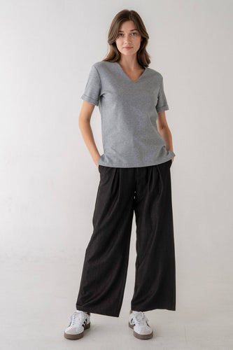 RELAXED V NECK CUFFED SLEEVE TEE