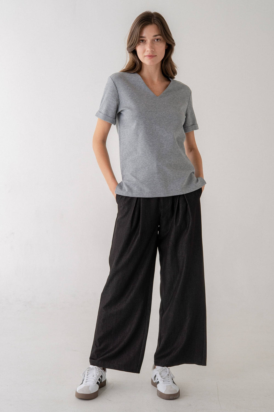 RELAXED V NECK CUFFED SLEEVE TEE